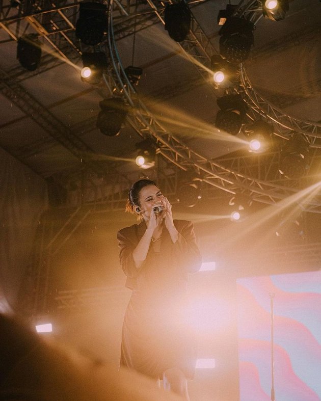 Happy to Have a Concert Again, Check Out 7 Photos of Raisa's Stylish Performances that are Always Beautiful and Luxurious