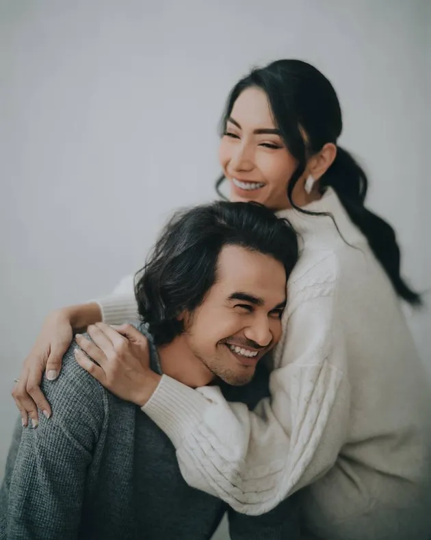 Tyas Mirasih - Tengku Tezi