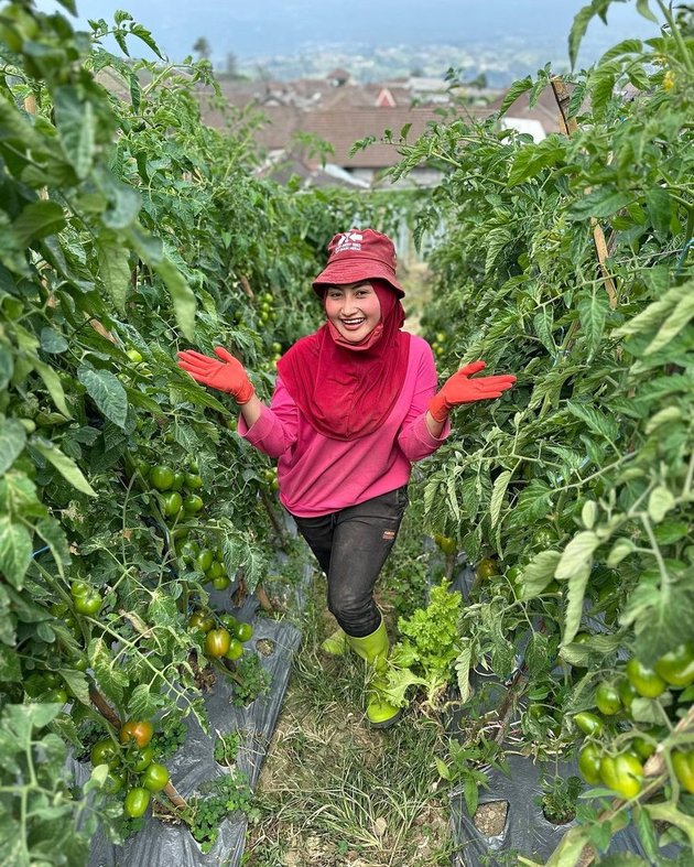 Happy Being a Farmer, 10 Pictures of Former Dangdut Singer Novi Listiana's Farm in the Village - Like FTV Shooting Location