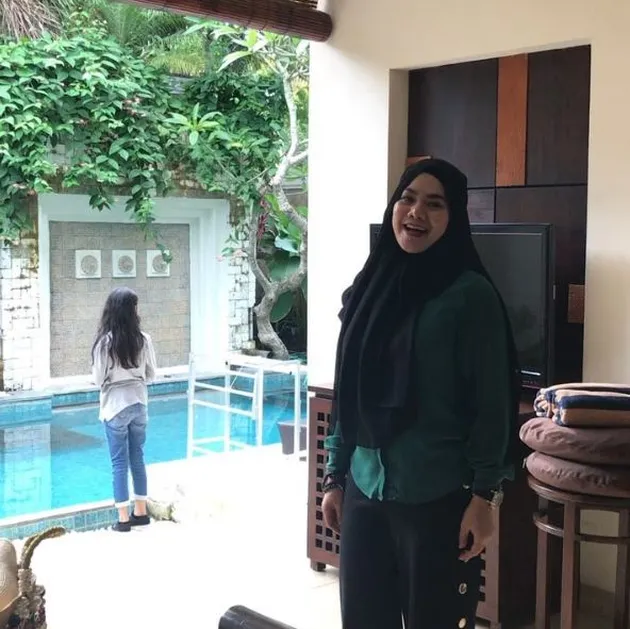 Liburan Sarita Abdul Mukti