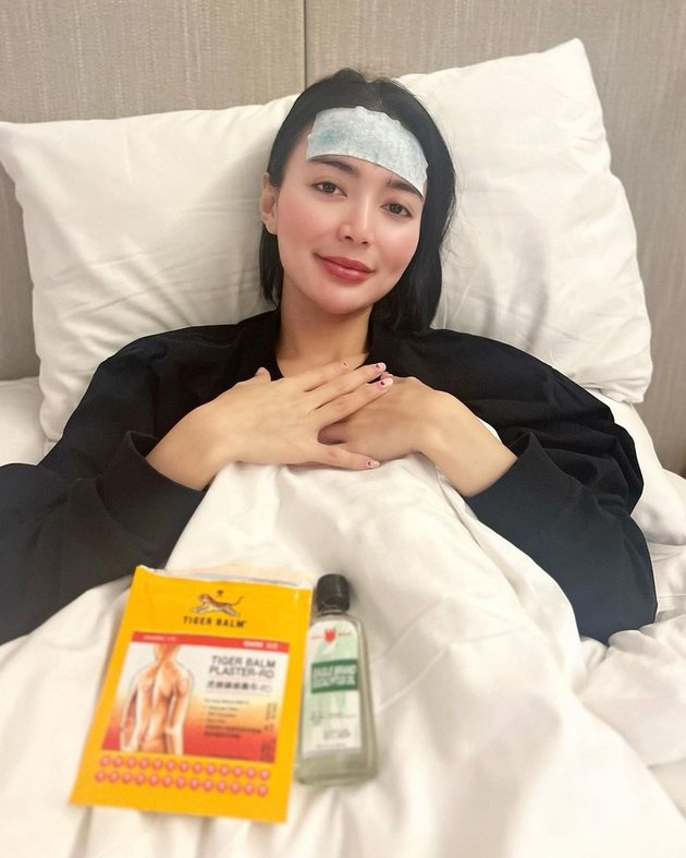 Her Outfit is Considered Too Revealing, Here are 10 Photos of Wika Salim's Vacation in Singapore that Ended with a Cold - Got Trapped in the Rain and Had to Stay Indoors