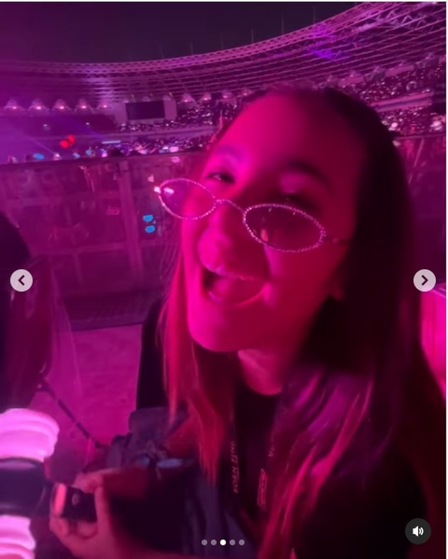 Like Siblings, Here's the Latest Portrait of Nia Ramadhani and Mikhayla Watching BLACKPINK Concert - Compact and Adorable
