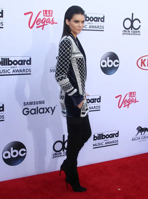 Syahrini Pakai Outfit Mirip Kendall Jenner