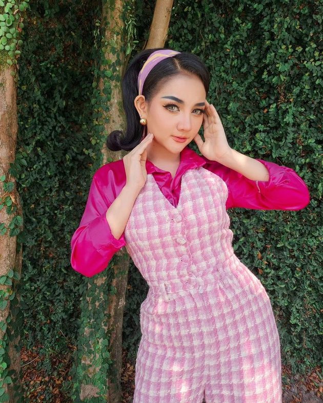Like Barbie Comes to Life! 8 Snapshots of Lala Widy Wearing Pink Outfits - So Pretty