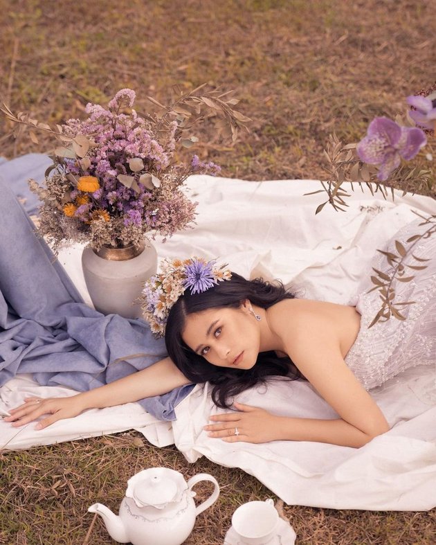 Like an Angel Falling from Heaven, a Series of Photos of Prilly Latuconsina in Her Latest Photoshoot - Even More Beautiful and Charming at 25 Years Old
