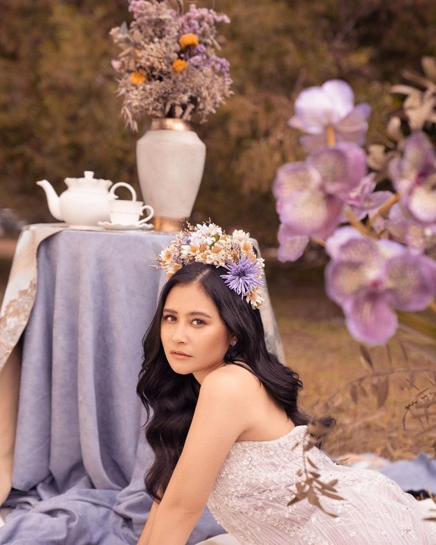 Like an Angel Falling from Heaven, a Series of Photos of Prilly Latuconsina in Her Latest Photoshoot - Even More Beautiful and Charming at 25 Years Old