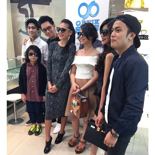 Kecil-Kecil, Adik Ganteng Brandon Nicholas Ini Pose Bak Don Juan
