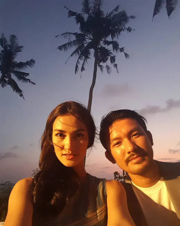 Bak Honeymoon, Inilah Potret Liburan Rio Dewanto-Atiqah Hasiholan