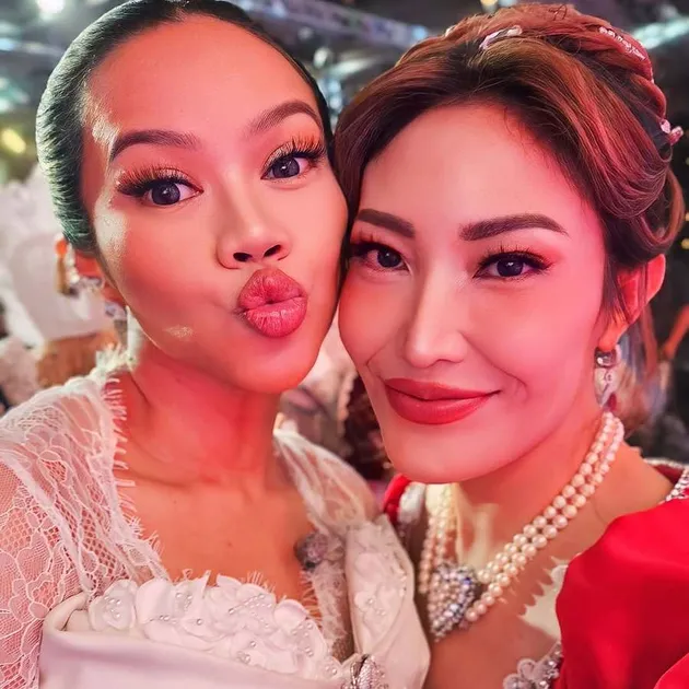 Seleb Hadir di Anniversary ke-8 MS Glow