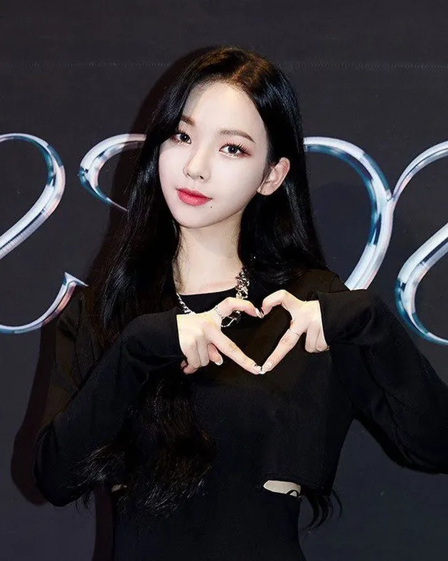 Rambut Hitam Panjang Karina