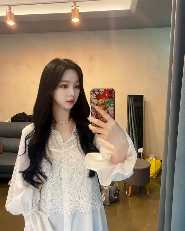 Rambut Hitam Panjang Karina