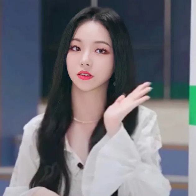 Rambut Hitam Panjang Karina