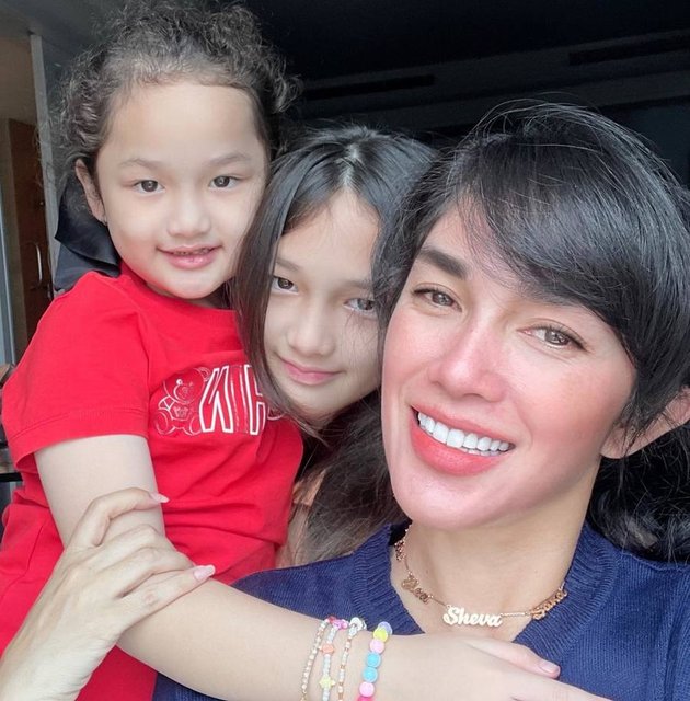 Bak Pinang Dibelah Dua, Potret Ussy Sulistiawty and Elea who is now 10 years old - Equally Beautiful