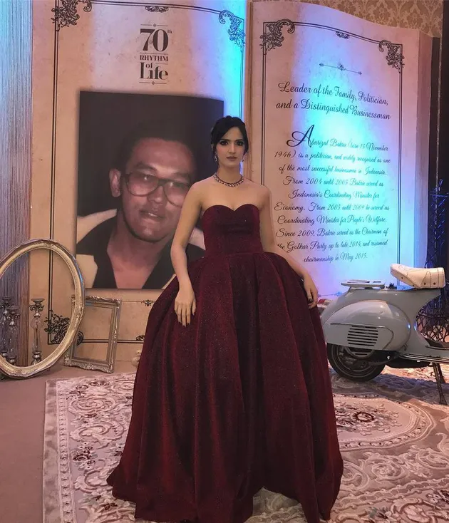 nia ramadhani, aburizal bakrie