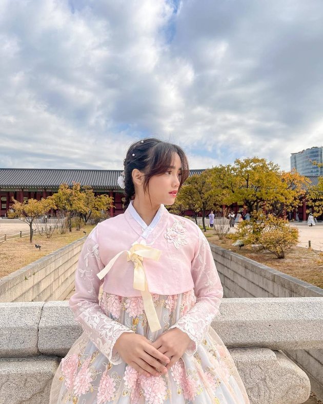 Beautiful and Elegant Photos of Fuji Wearing Hanbok, Just Like a Princess from the Joseon Era