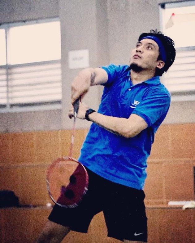 Video Clip Club Eighties Titled 'Gejolak Kawula Muda', Check Out 8 Photos of Desta's Badminton Action that Looks Great and Full of Spirit