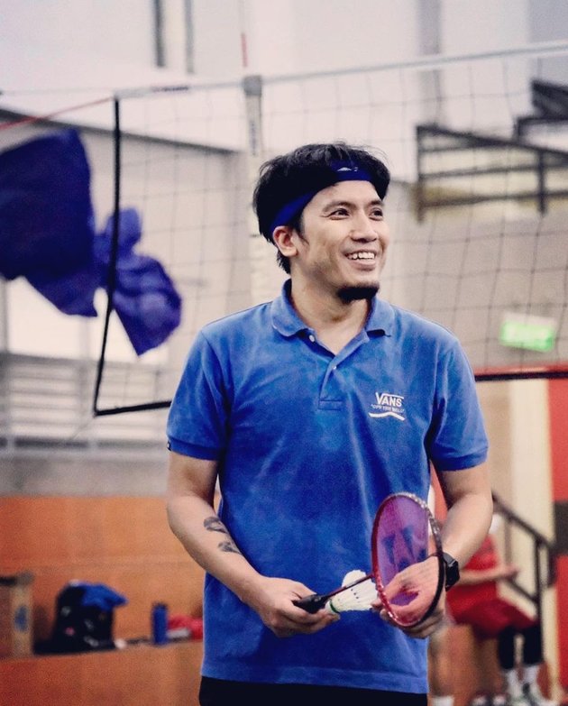 Video Clip Club Eighties Titled 'Gejolak Kawula Muda', Check Out 8 Photos of Desta's Badminton Action that Looks Great and Full of Spirit