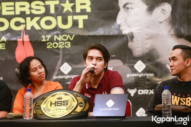 Upcoming Fight! 10 Pictures of El Rumi & Jefri Nichol's Style During Boxing Press Conference - Which Team Are You? 