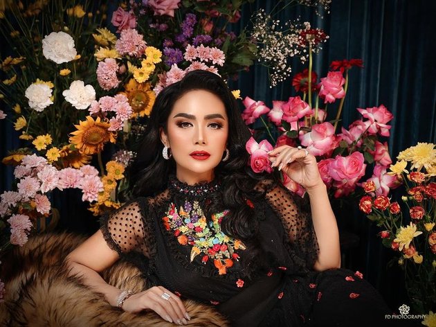 Will End the Term in the Indonesian Parliament, Here Are 8 Latest Photoshoot Portraits of Kris Dayanti - Beautiful with Long Flowing Hair That Will Amaze You