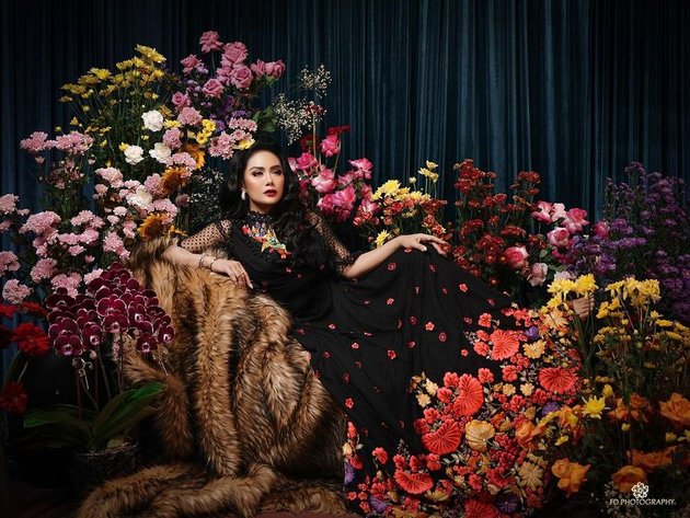 Will End the Term in the Indonesian Parliament, Here Are 8 Latest Photoshoot Portraits of Kris Dayanti - Beautiful with Long Flowing Hair That Will Amaze You
