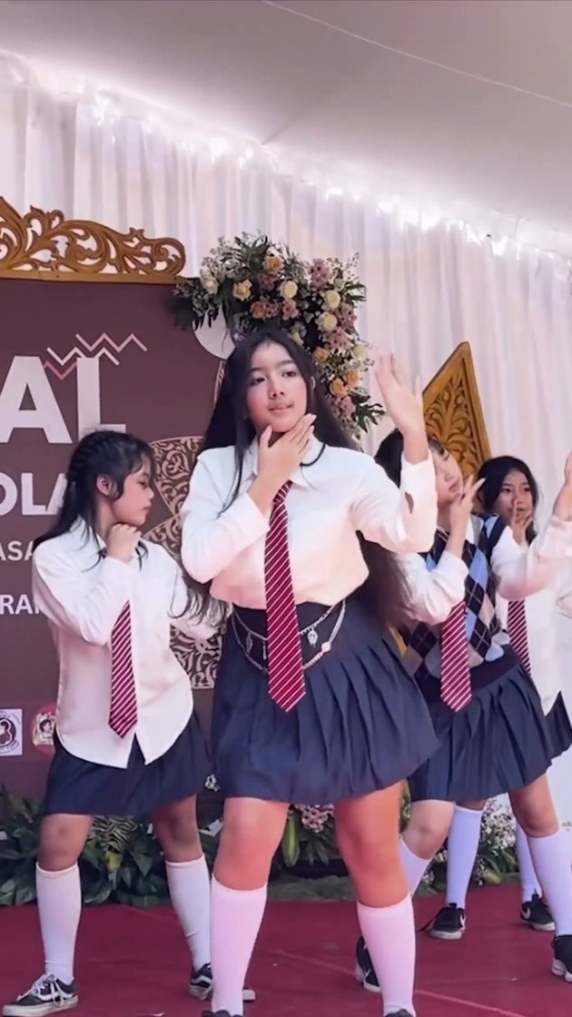 Attracting Attention with Her Talent, Here are 8 Photos of Leticia, Anji and Sheila Marcia's Daughter, Performing Dance at a School Event