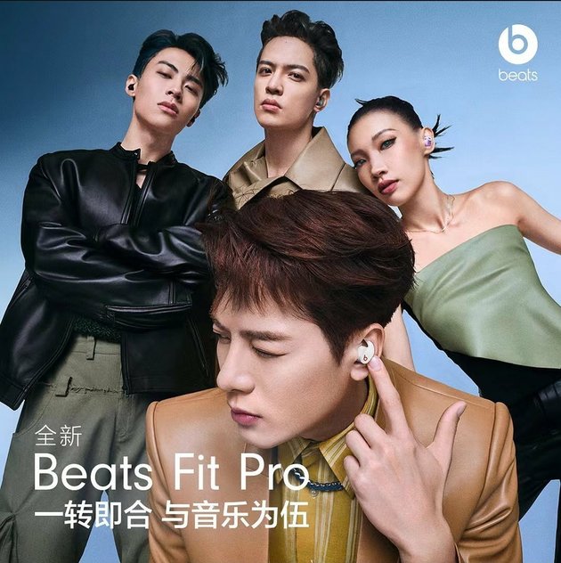 Brand pertama yang diunggah adalah Beats by Dre. Jackson Wang menjadi bintang iklan untuk produk headphone seri Beats Fit Pro.