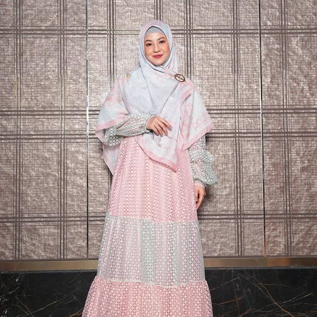 Floods of Praise, 8 Photos of Natasha Rizky Participating in a Fashion Show - Beautiful and Enchanting in Modest Clothing