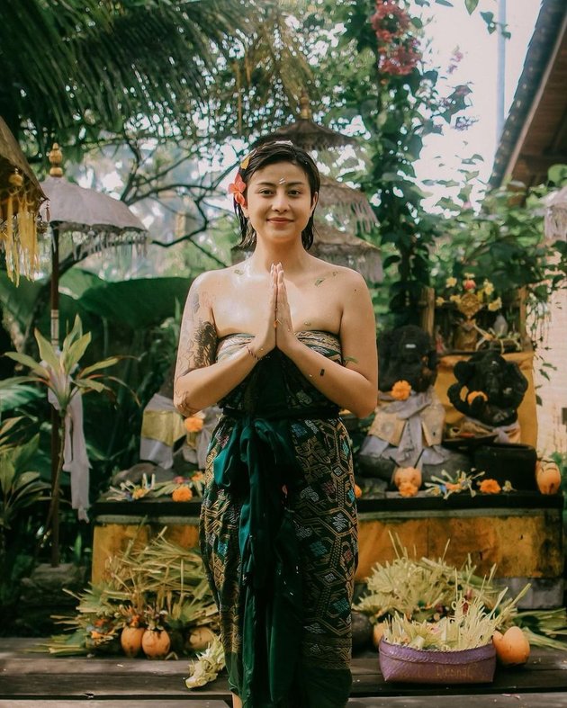 Flooded with Praise for Her Beautiful Looks, 8 Celebgrams Perform the Second Melukat Ritual in Bali