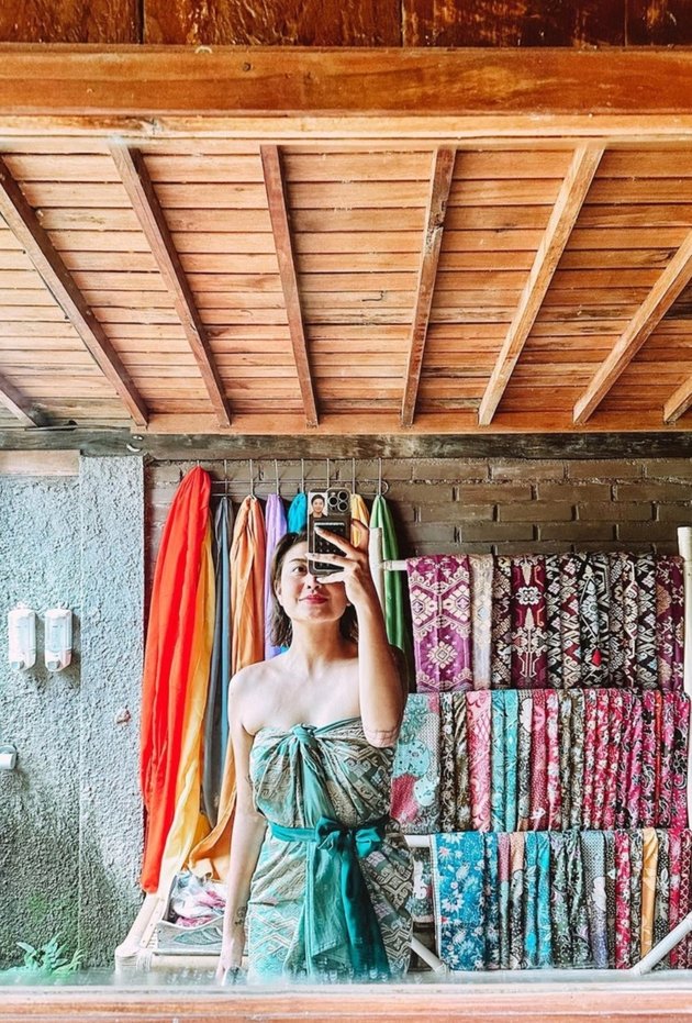Flooded with Praise for Her Beautiful Looks, 8 Celebgrams Perform the Second Melukat Ritual in Bali