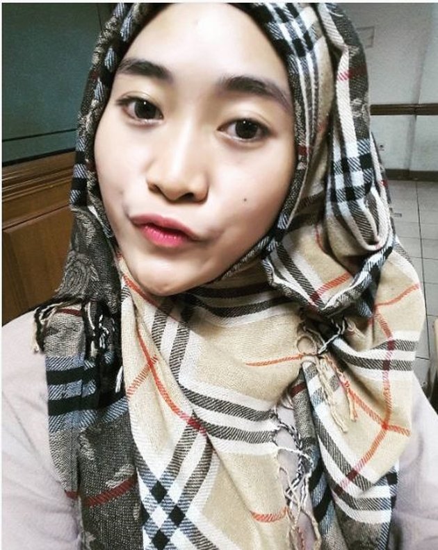Many people don't know, here are 9 portraits of Titis Bulan, the beautiful and unexposed daughter of Zainal Abidin Zetta 'Boneng' - Like a Korean Artist