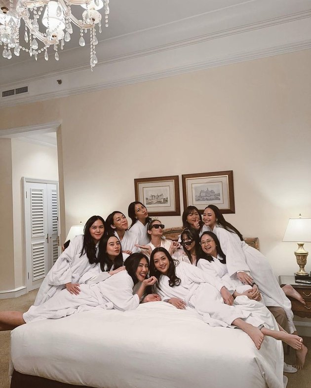 Together with Jessica Mila, the Revealed Bridal Shower Portrait of Enzy Storia - Netizen: Her Friends are Amazing and Not Jealous!