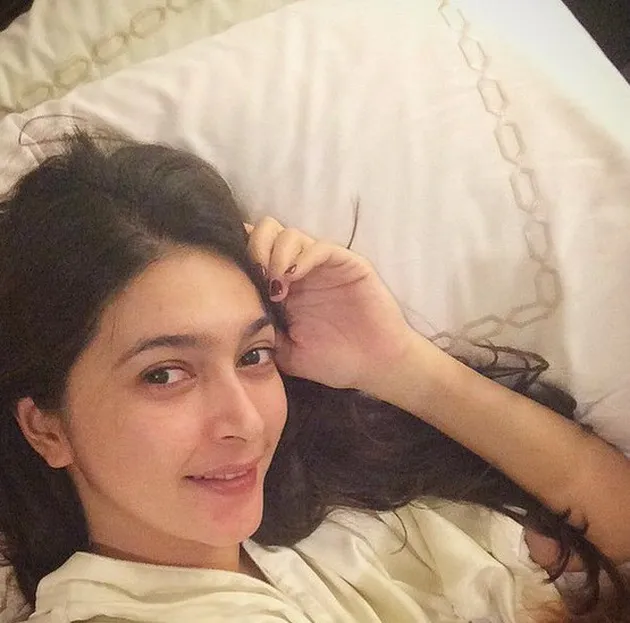 foto bangun tidur, selfie bangun tidur, foto bangun tidur selebriti