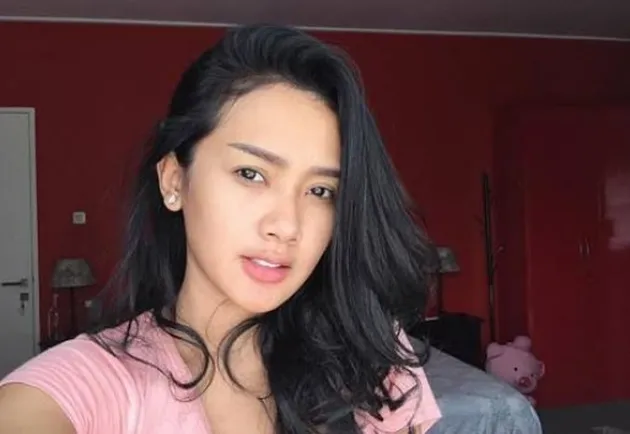foto bangun tidur, selfie bangun tidur, foto bangun tidur selebriti