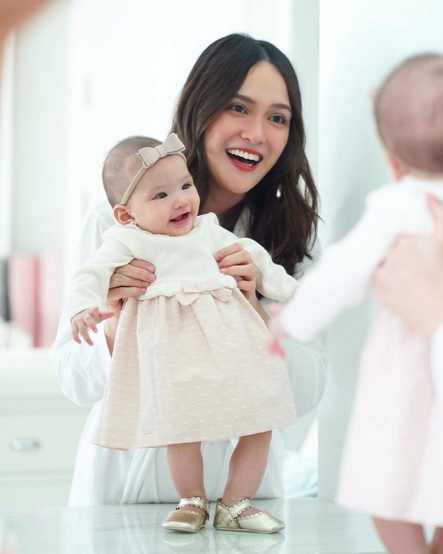 Only 5 Months Old, Peek at 7 Adorable OOTD Photos of Claire Herbowo, Shandy Aulia's Child