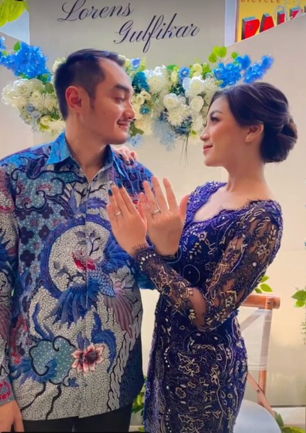 Just Converted to Islam, 7 Photos of Cyndyana Lorens, Kriss Hatta's Younger Sister's Engagement - Prospective Husband's Religion Becomes the Talk of the Town