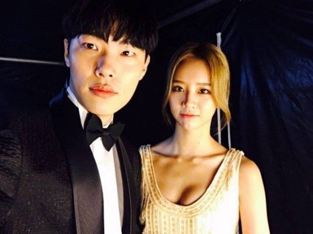 Bermain bersama dalam drama baru REPLY 1988, Ryu Jun Yeol dan Hyeri Girls Day ternyata benar-benar pacaran sejak 2017 lalu. Keduanya beda usia delapan tahun.