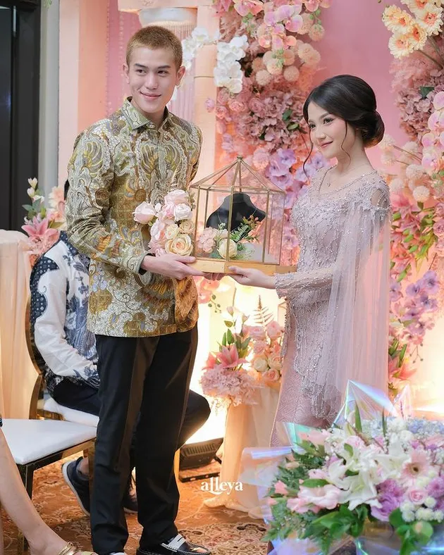 Julian Jacob - Mirriam Eka Lamaran