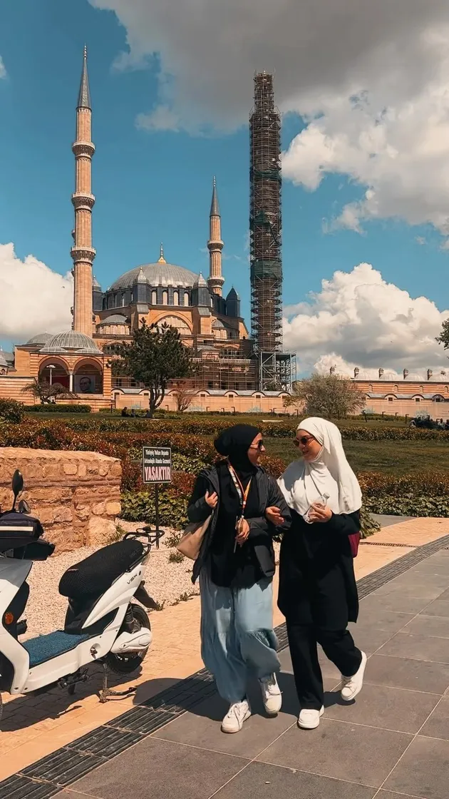 Irish Bella Wisata Religi ke Turki