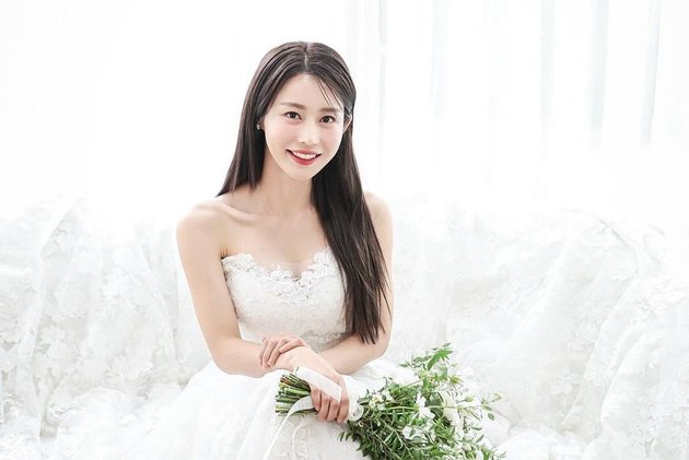 Just Announced Wedding Plans, 10 Pre-Wedding Photos of Kim Ah Ra, Star of 'CRASH LANDING ON YOU' - Handsome Groom's Attention-Grabbing Face