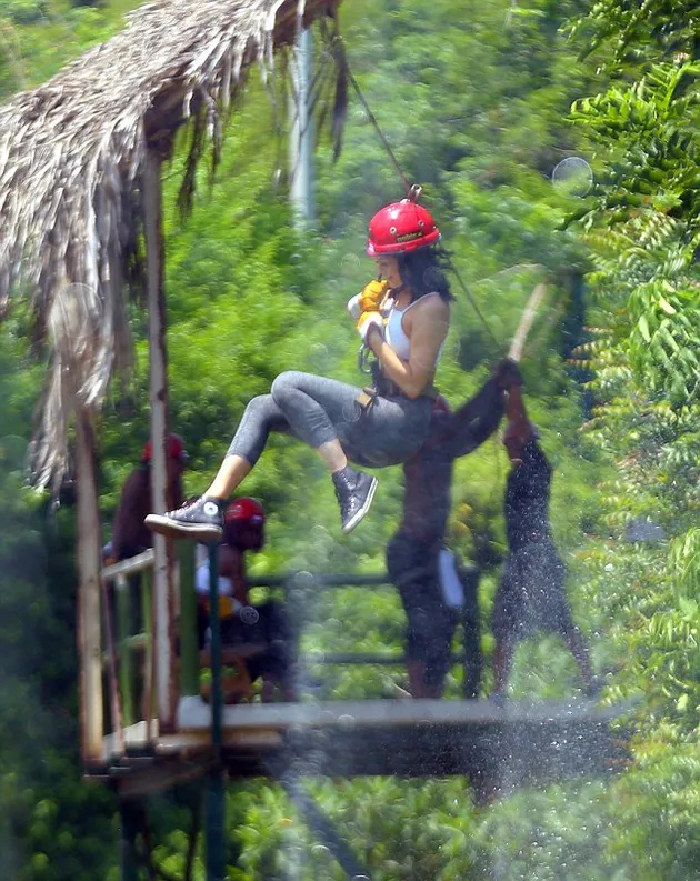 Liburan Kylie Jenner di Meksiko