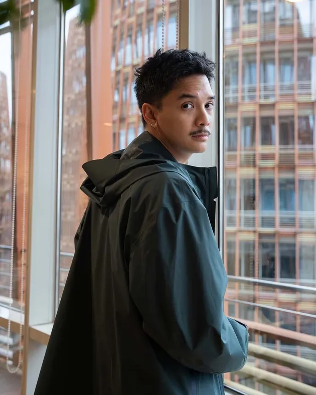 Baskara Mahendra noleh kanan