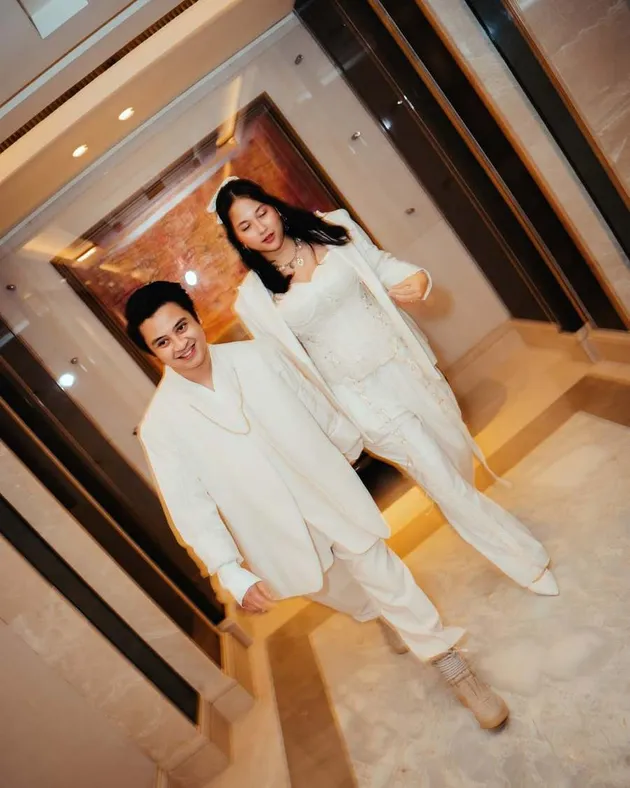 Bastian Steel dan Sitha Marino