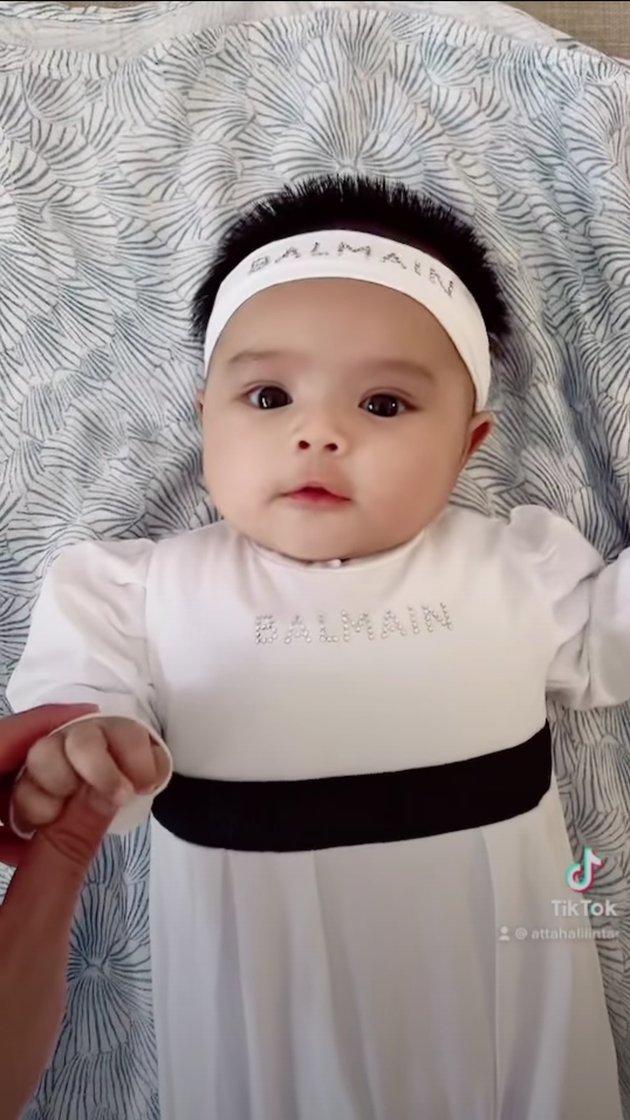 Stylish Baby, 7 Portraits of Baby Ameena, Aurel Hermansyah's Child, Dressed in 'ASHIAPPP Outfit' ala Atta Halilintar - Wearing Bandana to Hypebeast Shoes