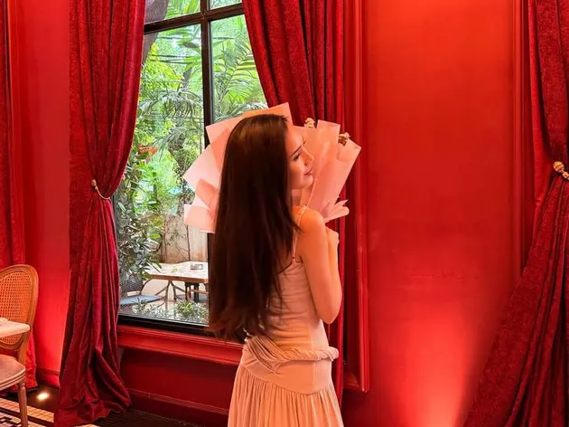 Beby Tsabina bawa unga