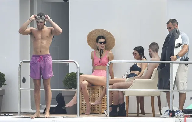 Kourtney Kardashian &amp; Pacar