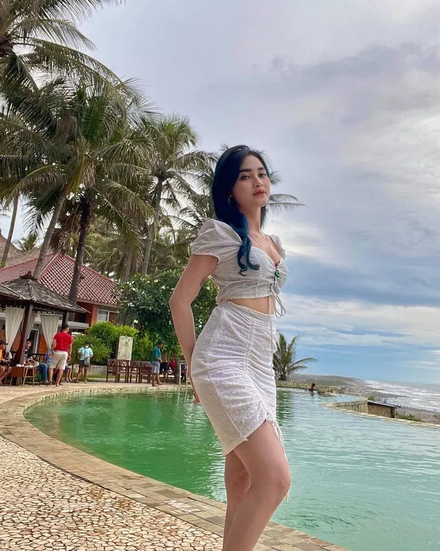 Arlida Putri Pakaian Tertutup