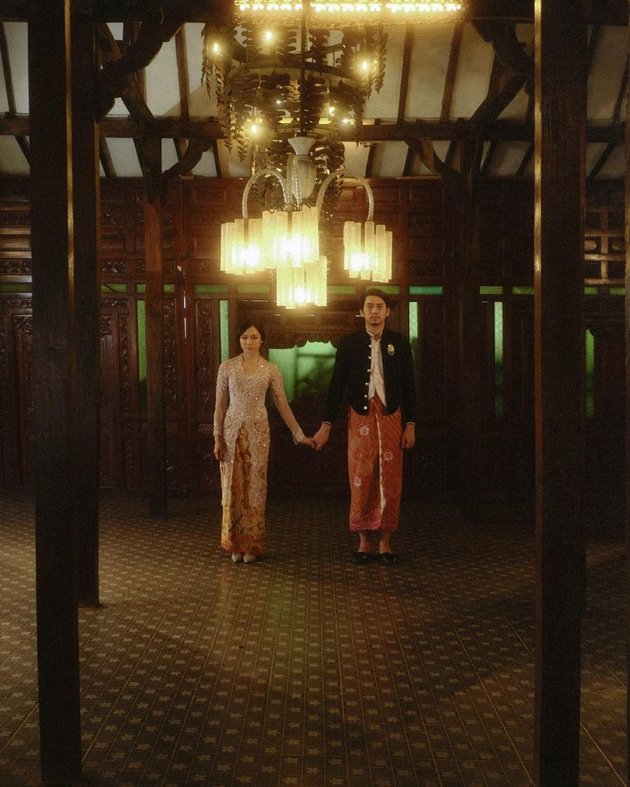 Different from Others, Take a Look at 9 Unique Retro Vintage-themed Pre-wedding Photos of Fathia Izzati - Feels Like Going Back in Time