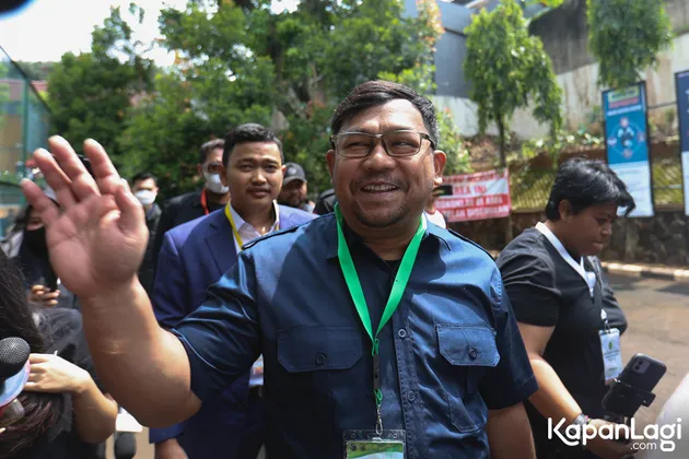 Bedu Melambaikan Tangan