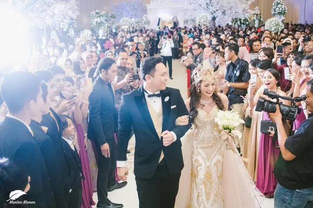 gilang dirga, adiezty