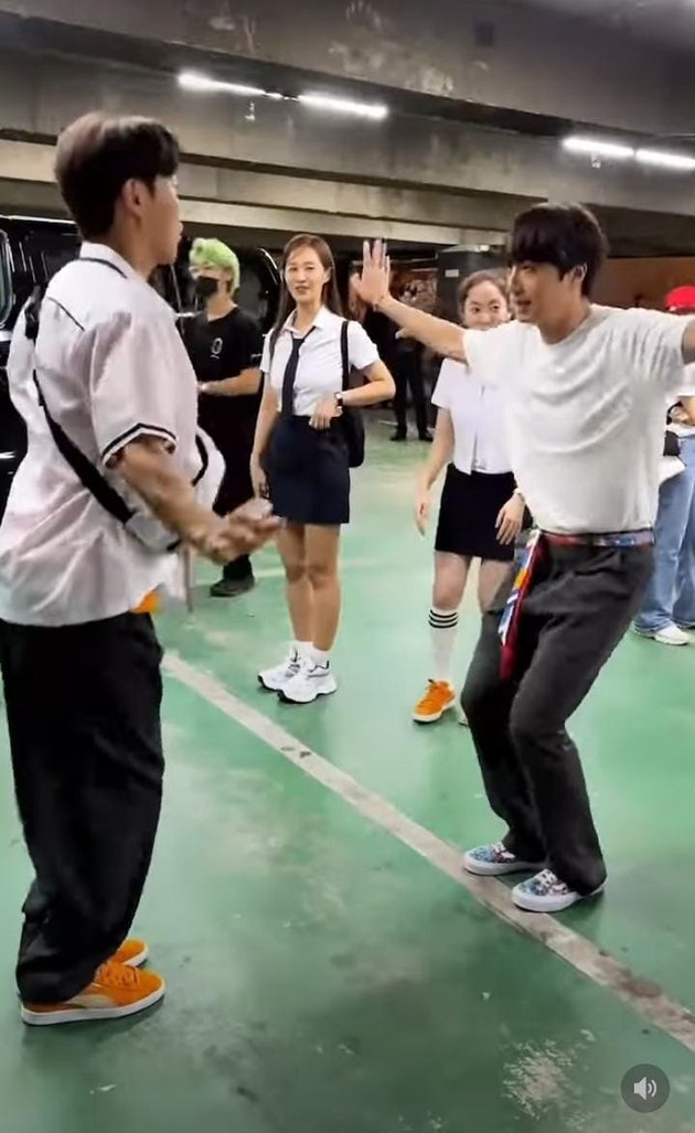 The Fun of Jung Il Woo and Yuri During the Shooting Process of 'GOOD JOB', Taking Time to Play TikTok